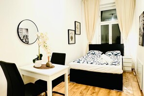1 chambre, bureau, Wi-Fi, draps fournis