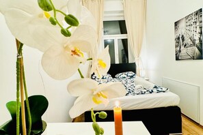 1 bedroom, bed sheets