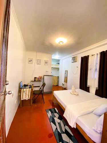Adorable apartment with AC in vibrant General Luna