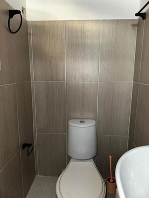 Douche, savon, shampoing, papier toilette
