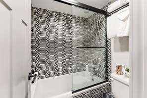 Hair dryer, towels, soap, toilet paper - Gondola-side Apartment in Vail (Vail)