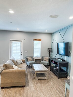 Smart TV - Heated Pool - Family Friendly - Snowbirds Welcome! - Close to Beach (Destin)