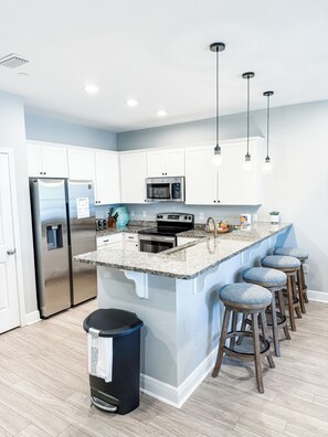 Fridge, microwave, oven, stovetop - Heated Pool - Family Friendly - Snowbirds Welcome! - Close to Beach (Destin)