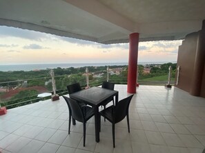 Outdoor dining - OceanView + Pool Near Ocho Rios Washer +Pool Table (St. Mary Parish)