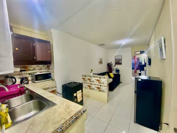 Fridge, microwave, oven, stovetop - OceanView + Pool Near Ocho Rios Washer +Pool Table (St. Mary Parish)