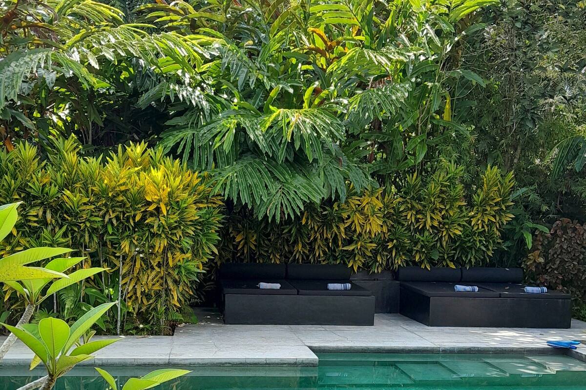 Villa Luxury, vista giardino | 7 camere, una scrivania, postazione laptop, ferro/asse da stiro