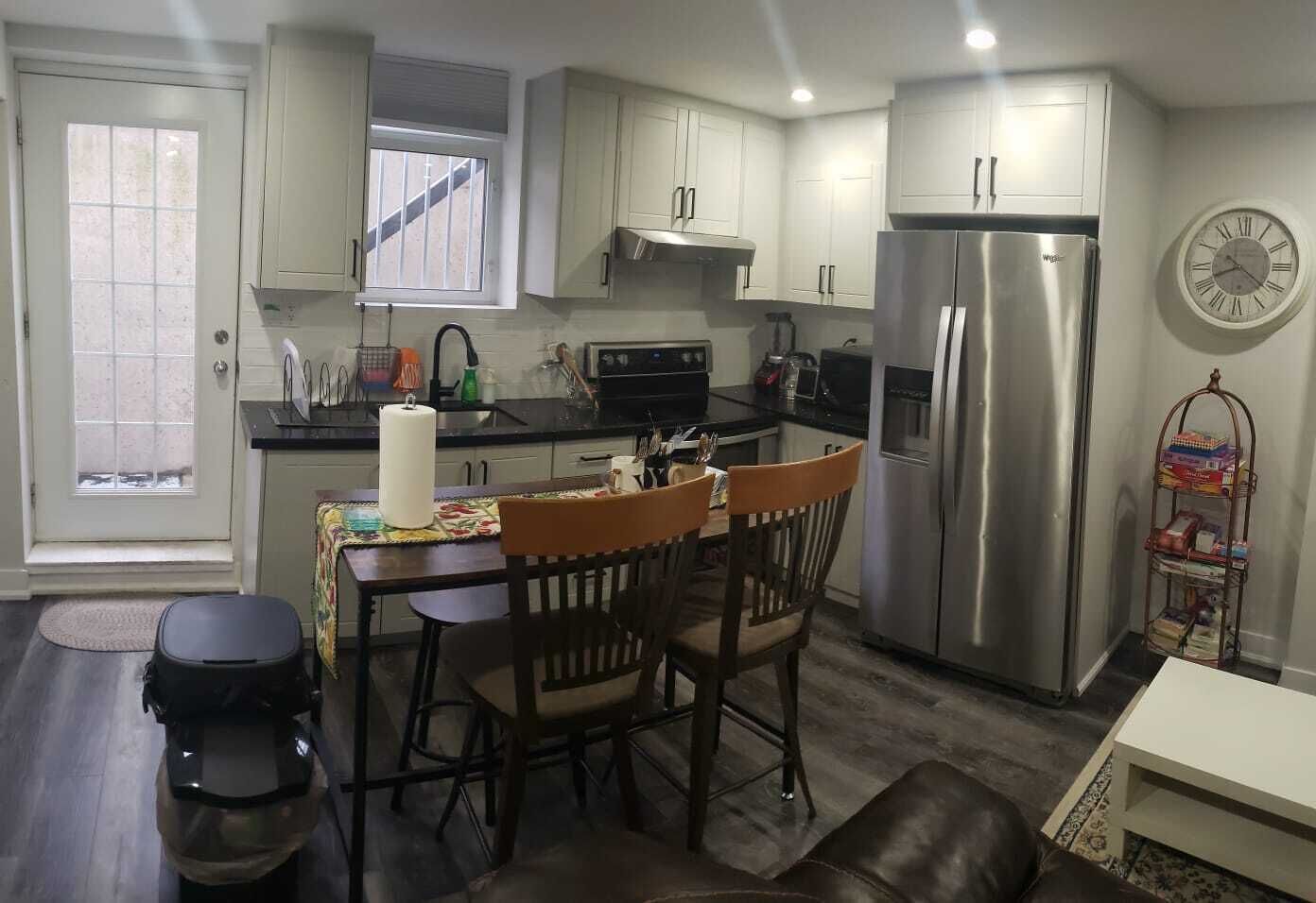 Refrigerador, microondas, horno y parrilla de estufa 