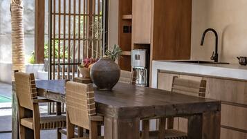 Villa, 2 Bedrooms, Patio, Pool View | Dining room