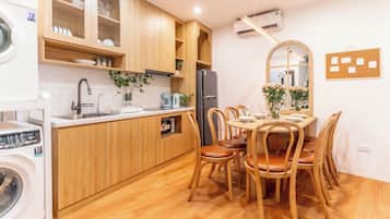 Fridge, microwave, stovetop, electric kettle
