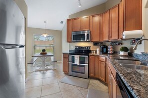 Microwave, oven, dishwasher - Cozy, Coastal Haven in Palm Coast (Palm Coast)