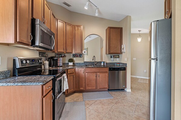 Micro-ondes, four, lave-vaisselle