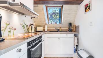 Kühlschrank, Mikrowelle, Ofen, Geschirrspüler