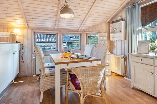 Holiday Home 'Möwe' with Private Terrace, Private Garden and Wi-Fi