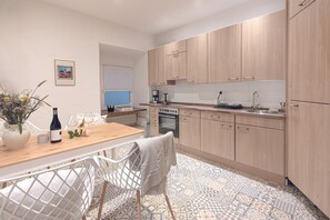 Fridge, oven, stovetop, dishwasher - Apartment 'Adam Und Eva' with Shared Terrace and Wi-Fi (Bamberg)