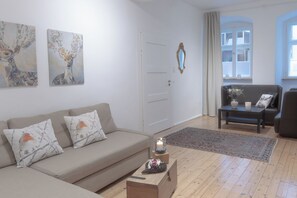 TV - Apartment 'Adam Und Eva' with Shared Terrace and Wi-Fi (Bamberg)