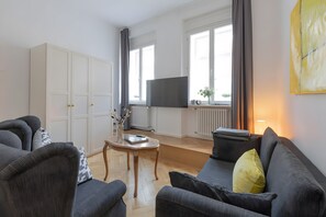 TV - Apartment 'Fewo Romeo und Julia' with Private Terrace and Wi-Fi (Bamberg)