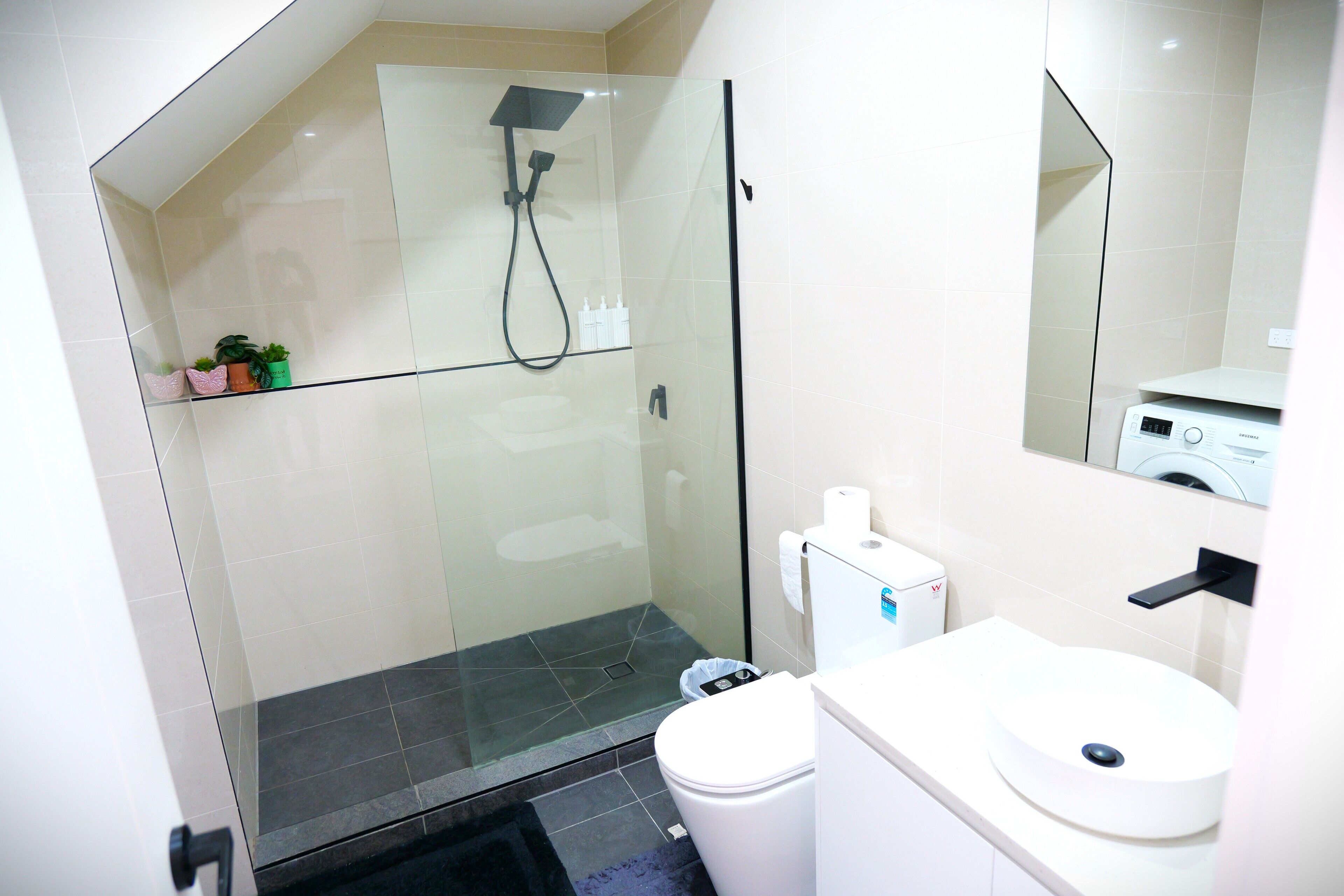 淋浴設備、坐浴桶、提供毛巾、番梘