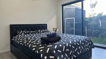 2 Schlafzimmer, BĂŒgeleisen/BĂŒgelbrett, kostenloses WLAN, BettwĂ€sche