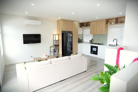 Smart TV. Modern Townhouse, Perfect for couples