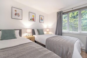 3 bedrooms, iron/ironing board, WiFi, bed sheets