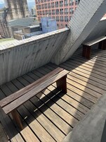 Habitación doble superior, balcón, vistas a la ciudad | Terraza o patio