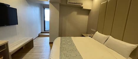 Standard Double Room, City View | Free WiFi, bed sheets