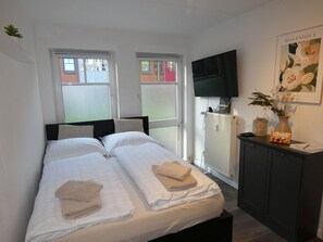 1 sovrum, skrivbord, wi-fi och sängkläder