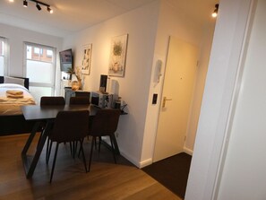 Unclassified image, 5 of 15, button