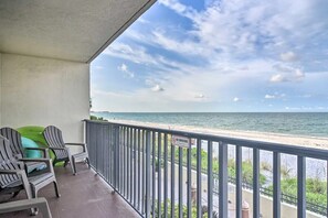 Property grounds - Beachfront with Amazing Sunset Views! (Madeira Beach)