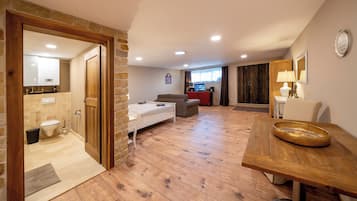 Iron/ironing board, WiFi, bed sheets, wheelchair access