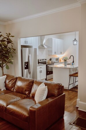 Smart TV, books - Walk to Night of Lights, Pets OK + Free Parking,  Historic District Retreat (St. Augustine)