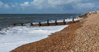 3 bedroom-house -3mins to beach- PetsOk