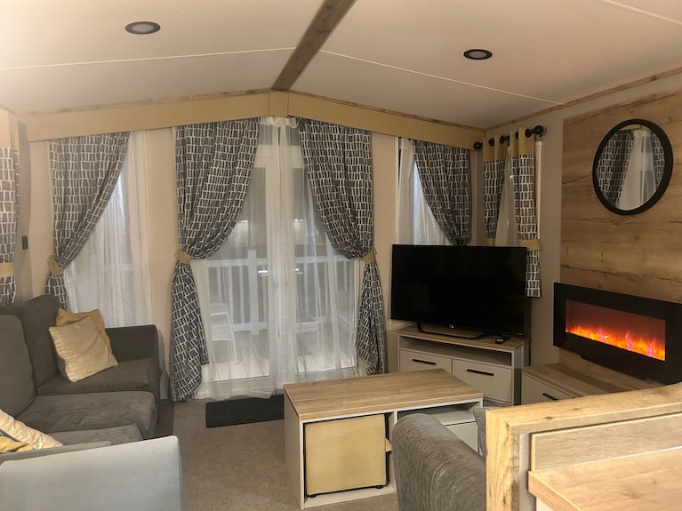 Hafan Y Mor Park 3-bed Caravan, Sleeps 8, Pets Ok - Wales