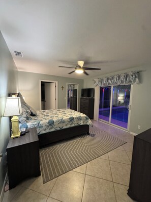 3 bedrooms, desk, iron/ironing board, travel cot