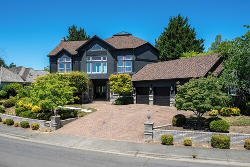 Charming 1-bedroom in-law with SpaciousBackyard ~ Pet friendly 