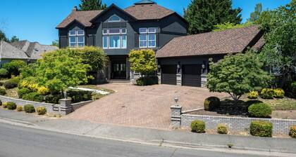 Charming 1-bedroom in-law with SpaciousBackyard ~ Pet friendly