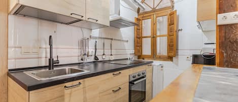 Fridge, microwave, oven, coffee/tea maker