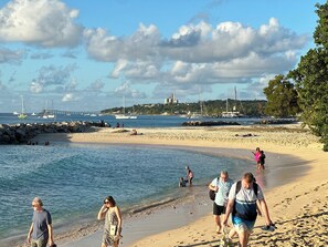 Sun-loungers, beach towels - Charming 2-bedroom house on fabulous West Coast with AC, WiFi (Douglas)