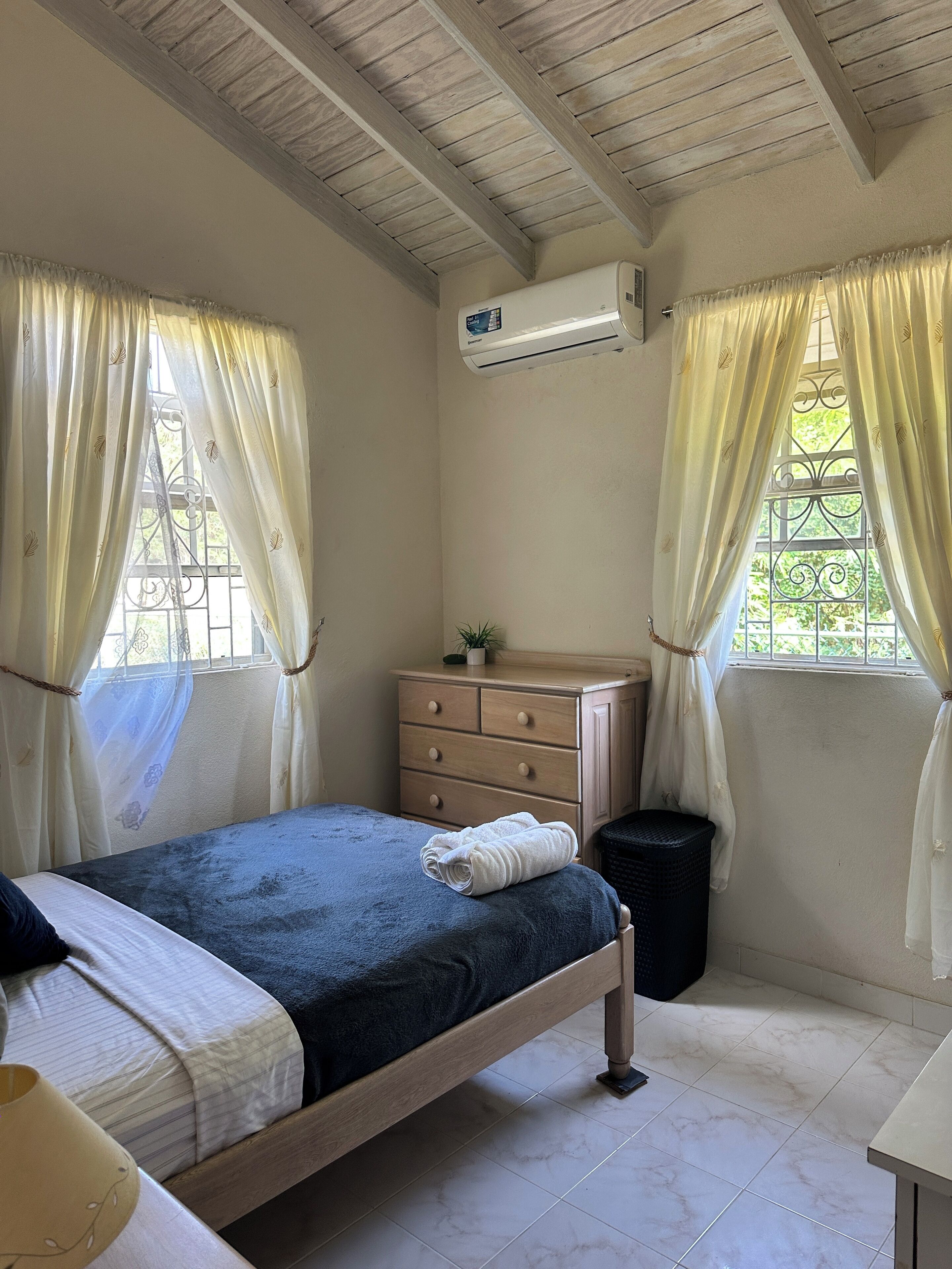 2 chambres, fer et planche à repasser, Wi-Fi gratuit, draps fournis