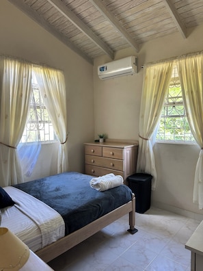 2 slaapkamers, een strijkplank/strijkijzer, gratis wifi, beddengoed