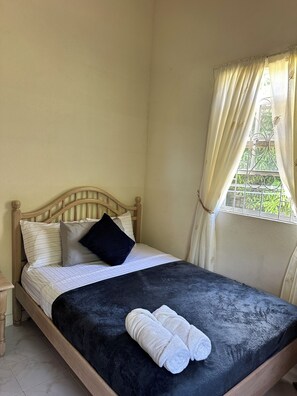 2 bedrooms, iron/ironing board, free WiFi, bed sheets - Charming 2-bedroom house on fabulous West Coast with AC, WiFi (Douglas)