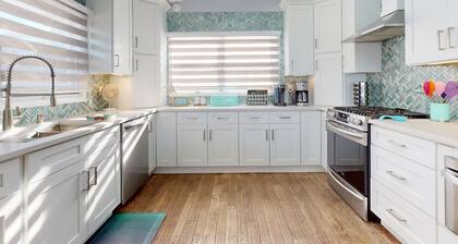 Lake Michigan Retreat w/ stunning views, hot tub, & large patio!