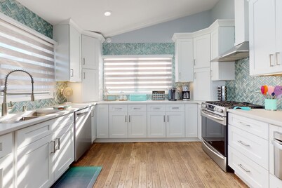 Lake Michigan Retreat w/ stunning views, hot tub, & large patio!