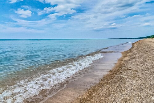 Lake Michigan Retreat w/ stunning views, hot tub, & large patio!