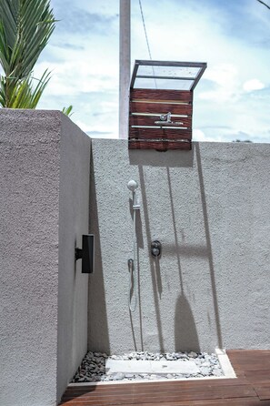 Hand-held showerhead