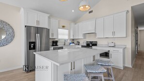 Fridge, microwave, oven, stovetop - Timeless Beachfront House in Central Gulf Shores, Seacure Managed by Kaiser (Gulf Shores)