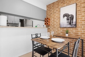 Dining - SOCO Park Creek View | Free Pkg (Austin)