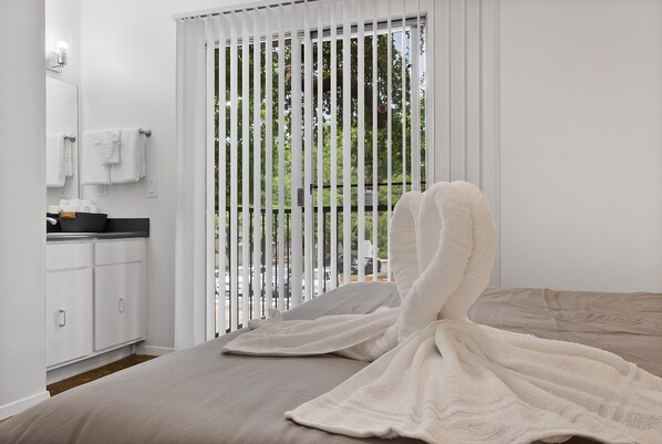 2 bedrooms, desk, iron/ironing board, WiFi