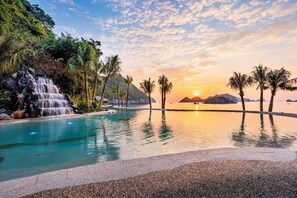 Beach nearby, beach shuttle, beach cabanas, sun loungers