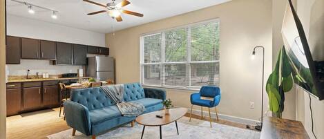 Téléviseur, bureau